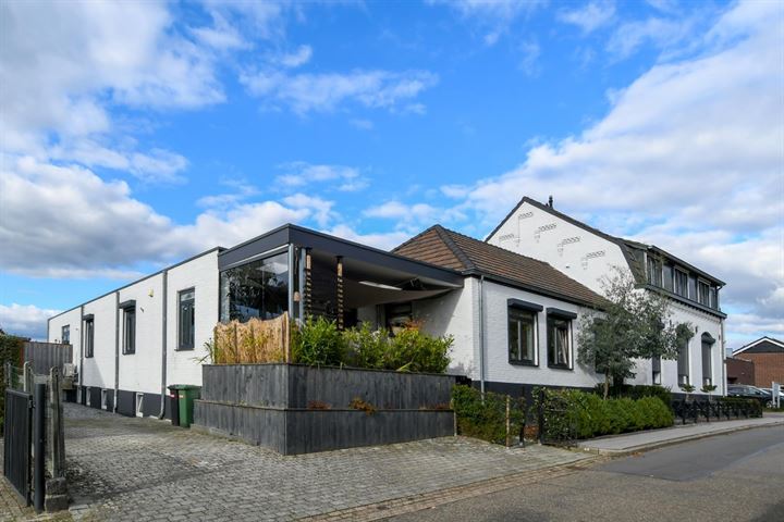 Hoogstraat 19, 6086BH Neer