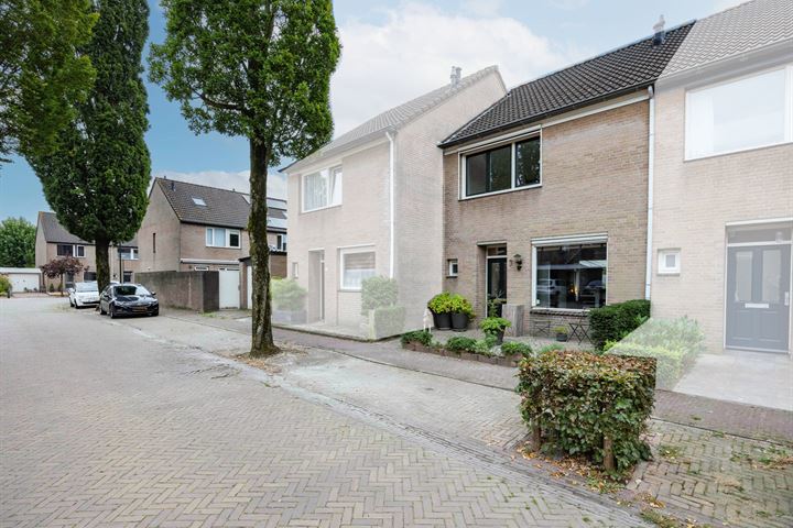 Burg. Van den Oeverstraat 3, 5076GK Haaren