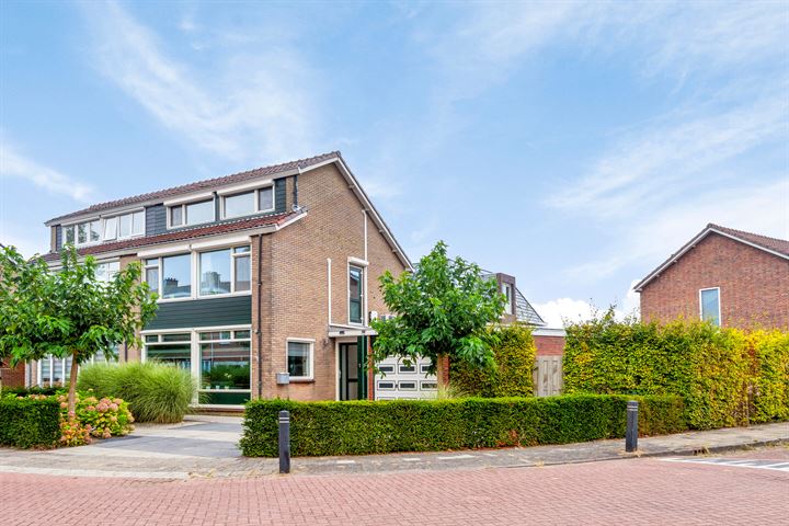 Van der Merckstraat 1, 3295XW 's-Gravendeel