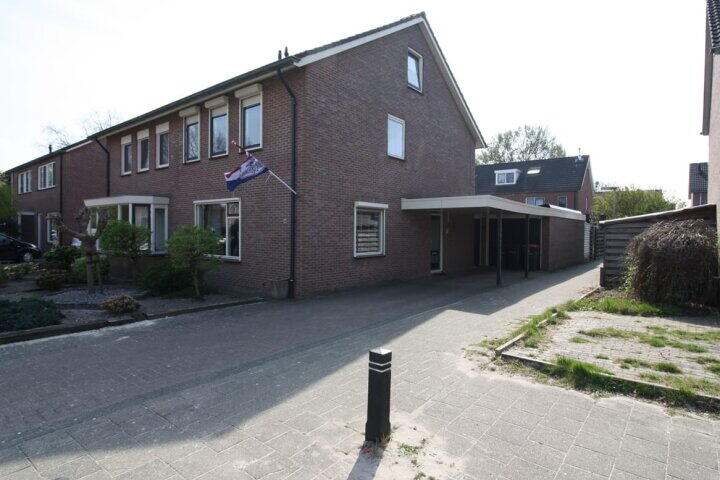 De Aalscholver 30 , Vriezenveen