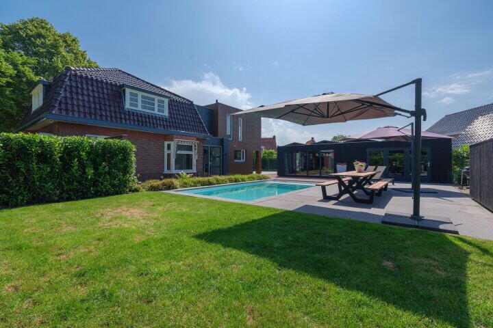 De Dellen 42 , Surhuisterveen