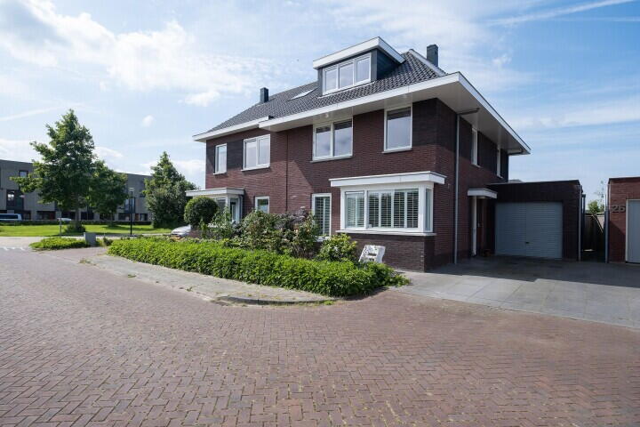 Jasmijn 27 , Heerhugowaard